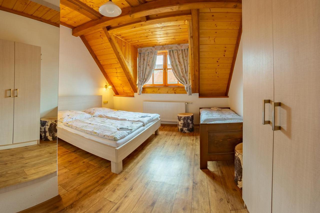 Pension & Restaurant U Konske Drahy Holkov Velešín Buitenkant foto