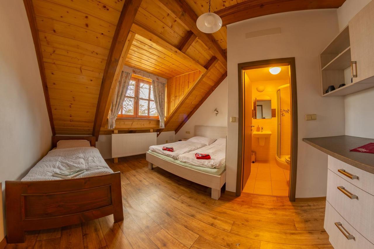 Pension & Restaurant U Konske Drahy Holkov Velešín Buitenkant foto